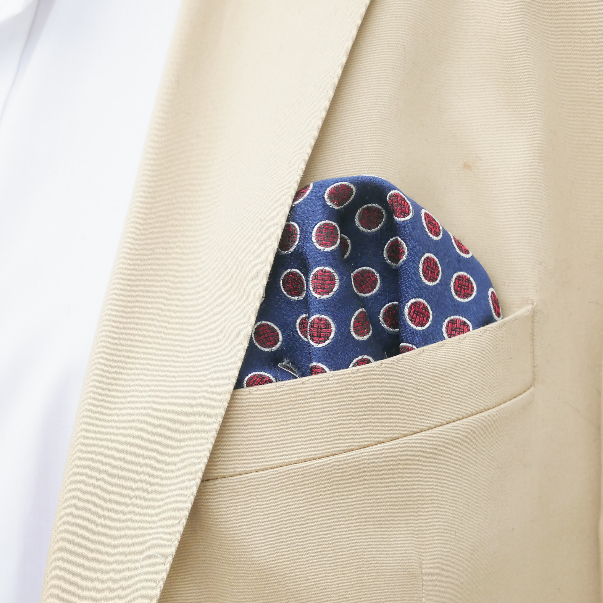 Einstecktuch blau mit roten Punkten