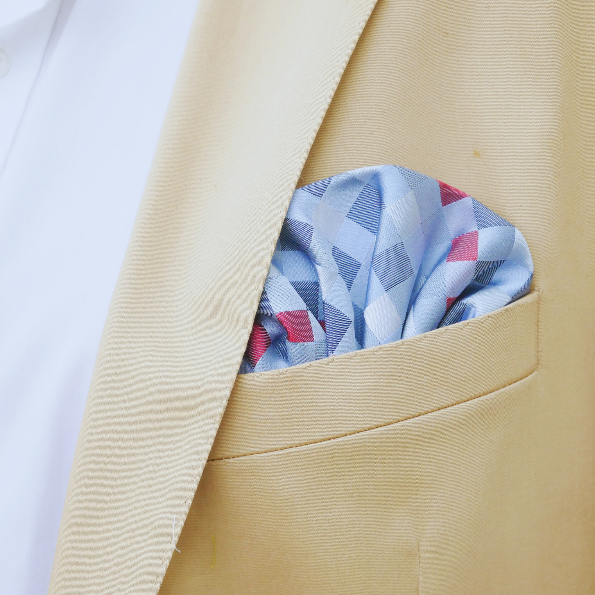 Einstecktuch blau mit rotem Karomuster