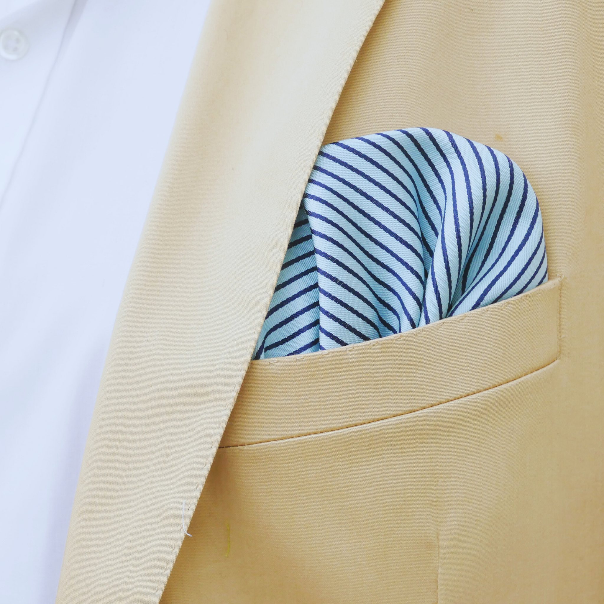 Einstecktuch hellblau / dunkelblau gestreift