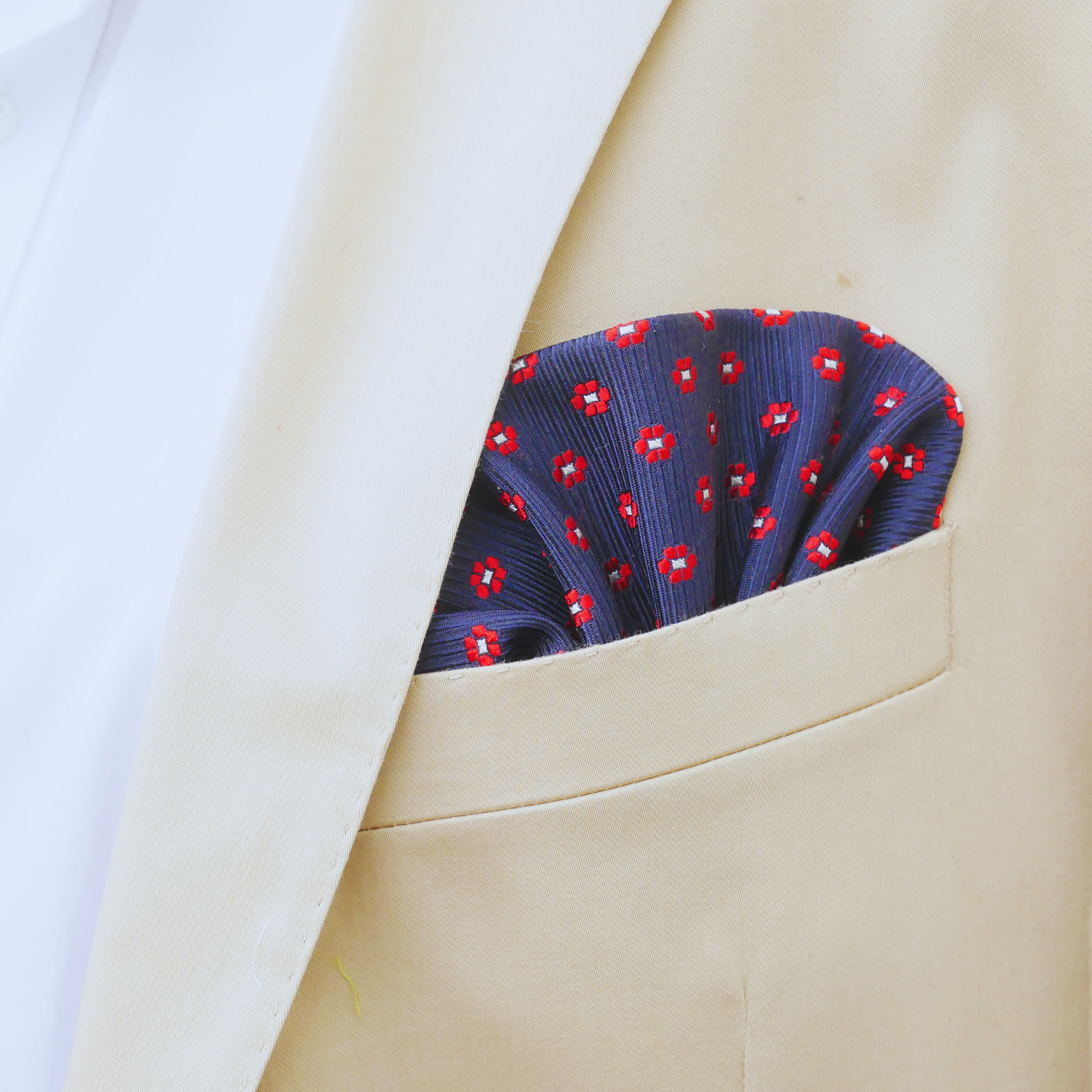 Einstecktuch blau mit roten Punkten