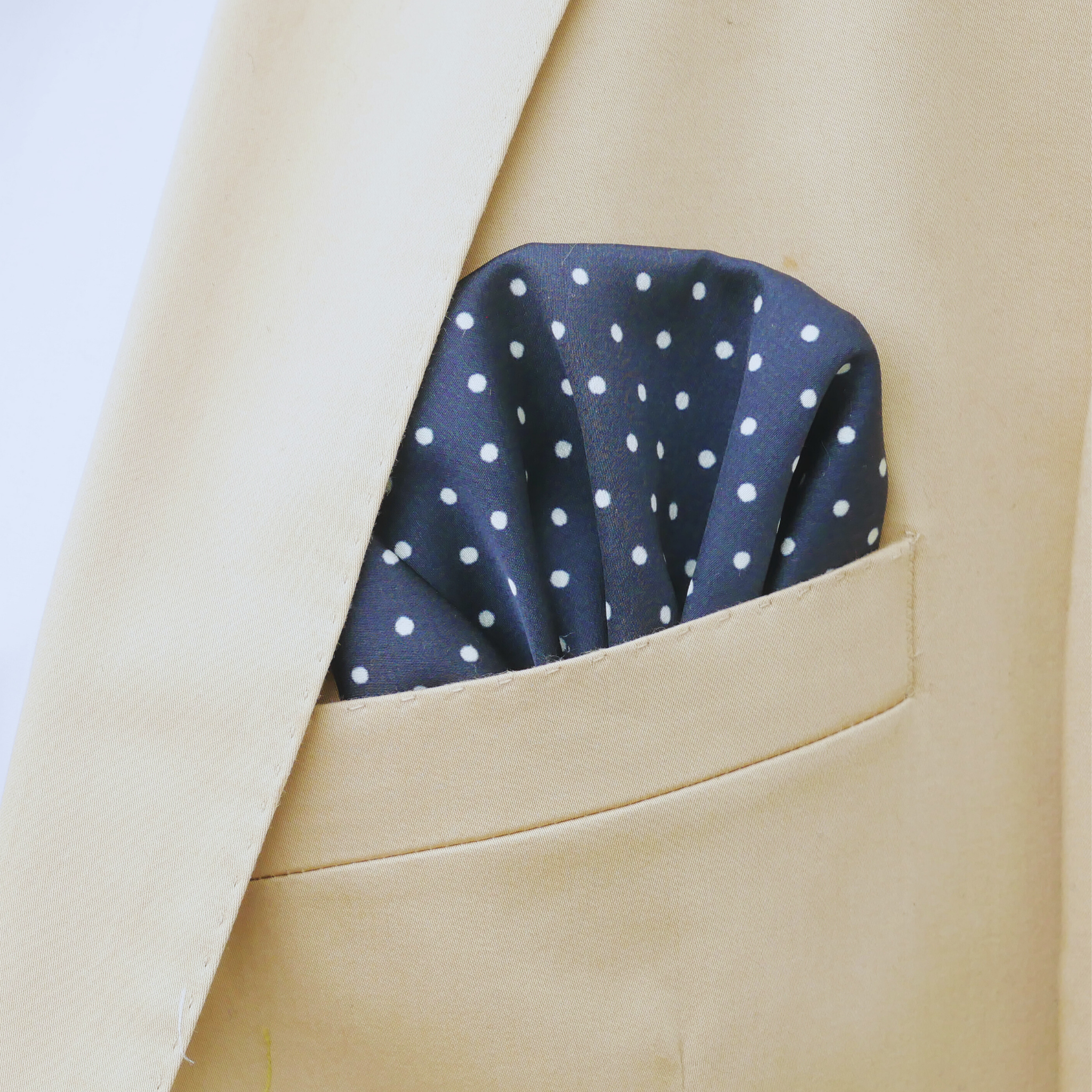 Einstecktuch blau mit weißen Punkten
