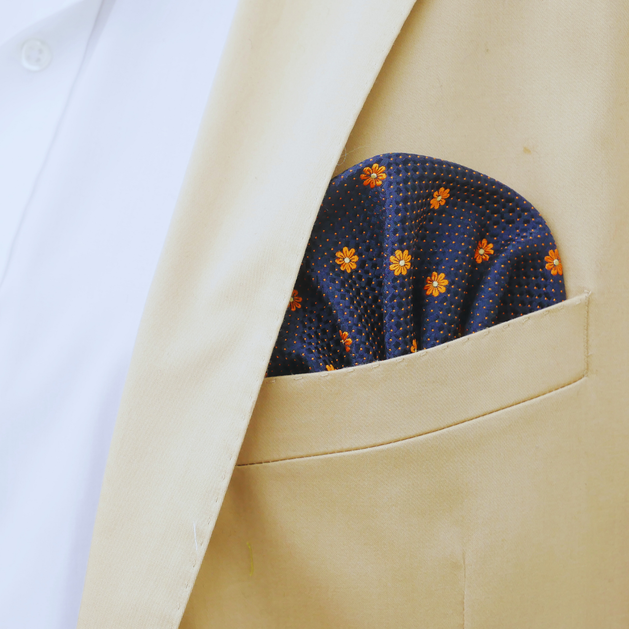 Einstecktuch blau mit orangem Blumenmuster